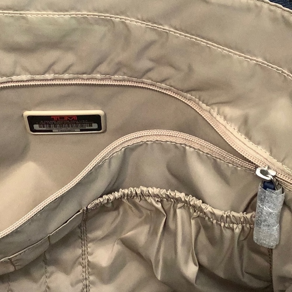 Tumi Ballistic Nylon Navy Blue Women's Bag - Picture 6 of 10